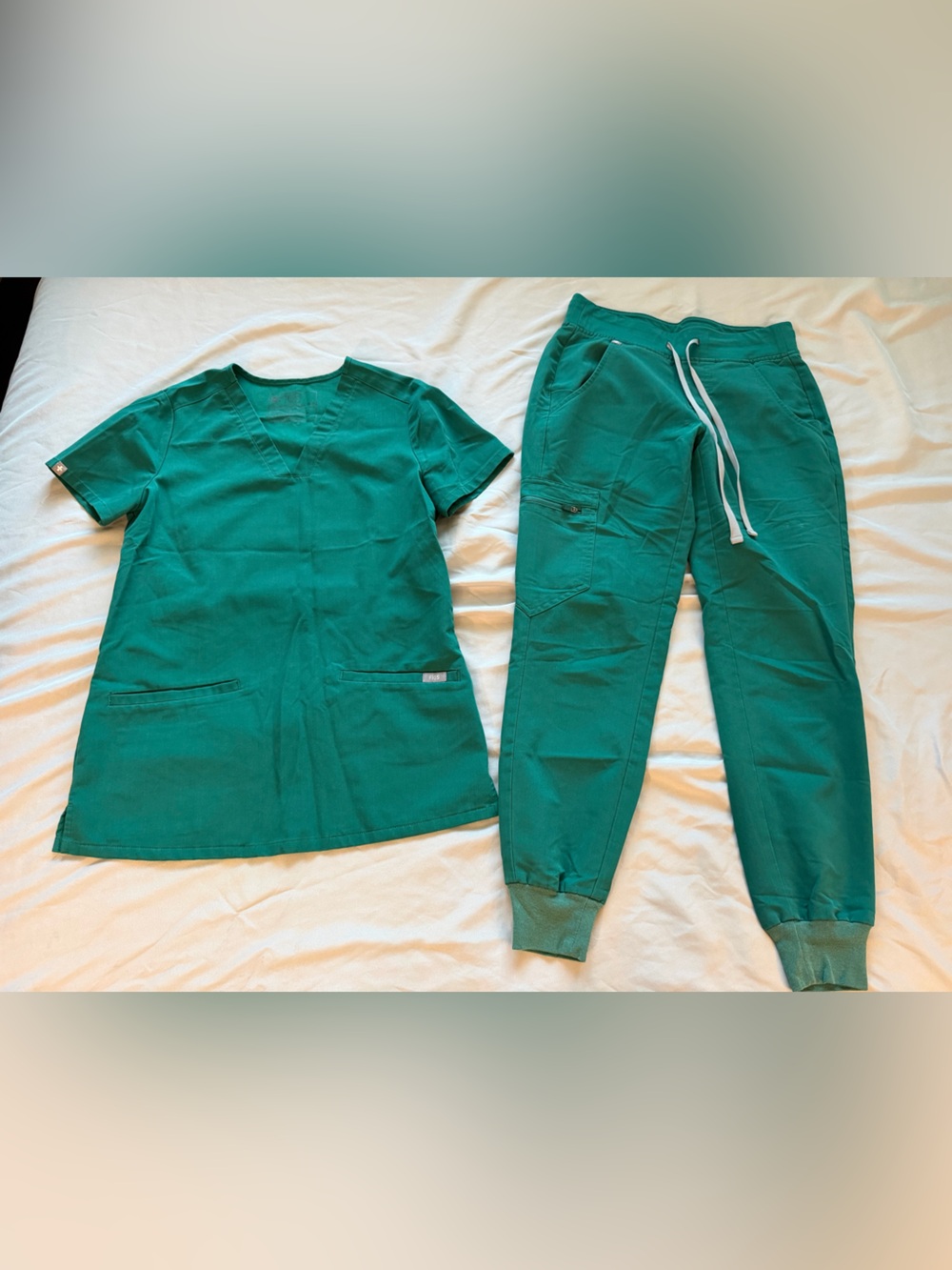 Figs Women's Hunter Green Scrub Set